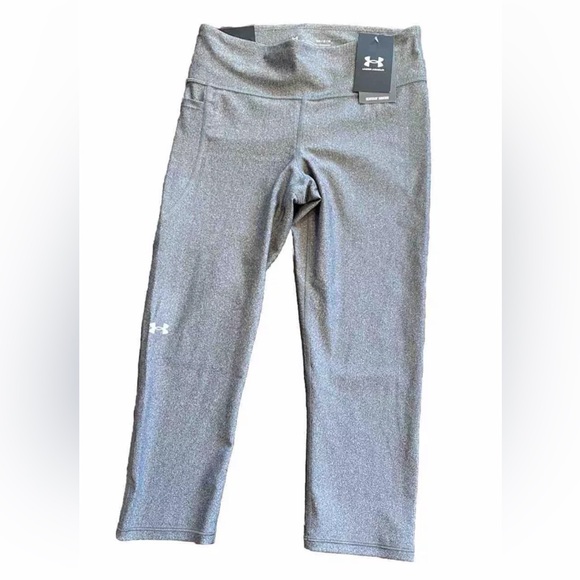 Under Armor Capri Leggings Medium NWT - Picture 1 of 4